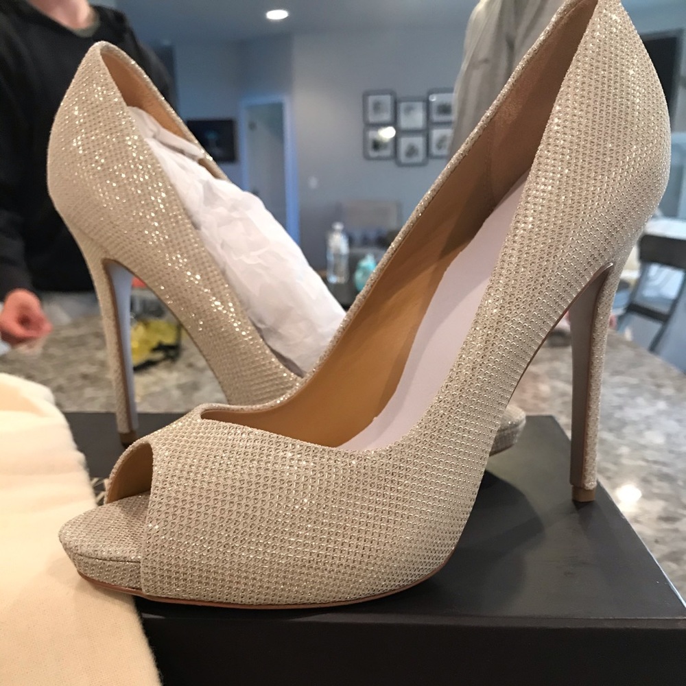 Badgley Miscshka Kassidy II Peep Toe Pumps - Picture 2 of 7